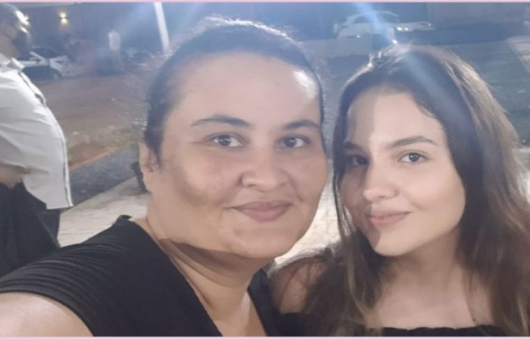  Soya Lélia Lins de Vasconcelos (Advogada)  e a filha Carol Crédito: Álbum de Família