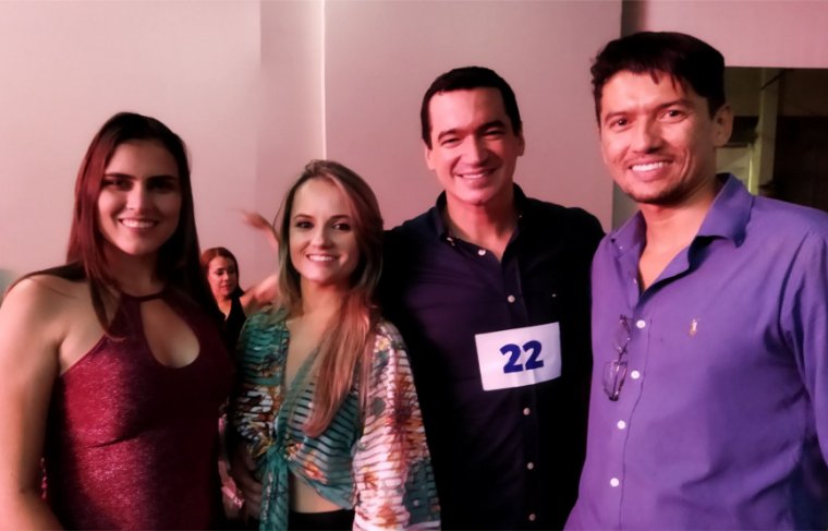 Rejane e Alexandre Guimarães com os dentistas Thayná Strelow e Wanderson Guimarães Foto: Cícera Maria