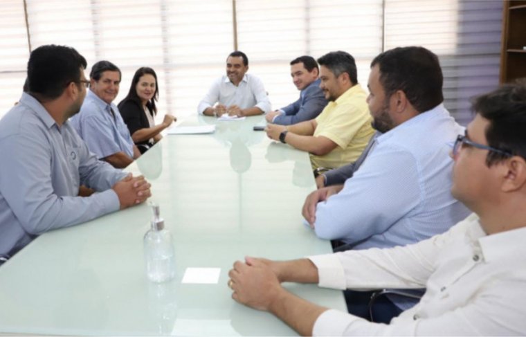 Governador Wanderlei Barbosa, Alexandre Guimarães e correligionários no Palácio Araguaia Foto: Divulgação