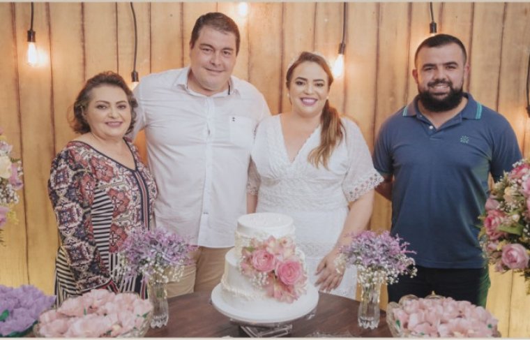 Com mãe da noiva, Rosimary Coelho de Almeida e Leonardo Braga dos Santos (Engenheiro de segurança) - - Crédito: Egito Fotografias // Álbum de Família