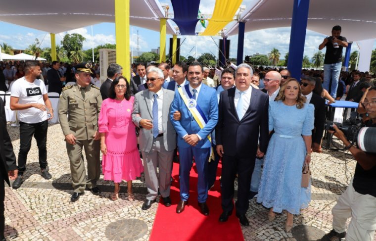 Comandante Geral da Polícia Militar do Tocantins, coronel PM Márcio Barbosa, Elmice, Fenelon Barbosa, Governador Wanderlei Barbosa, vice Laurez Moreira e Ângela Prudente Foto: Secom TO