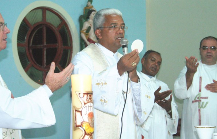 Missa de acolhida ao bispo de Tocantinópolis maio de 2009 