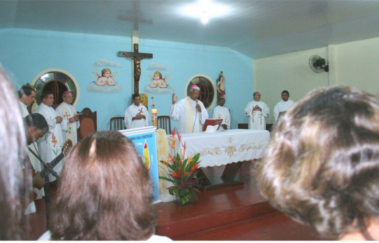 Missa de acolhida ao bispo de Tocantinópolis em 22 de maio de 2009 Foto: Cícera Maria  