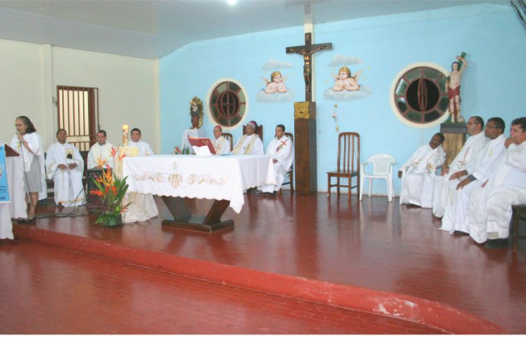 Missa de acolhida ao bispo de Tocantinópolis em 22 de maio de 2009. Foto: Cícera Maria  