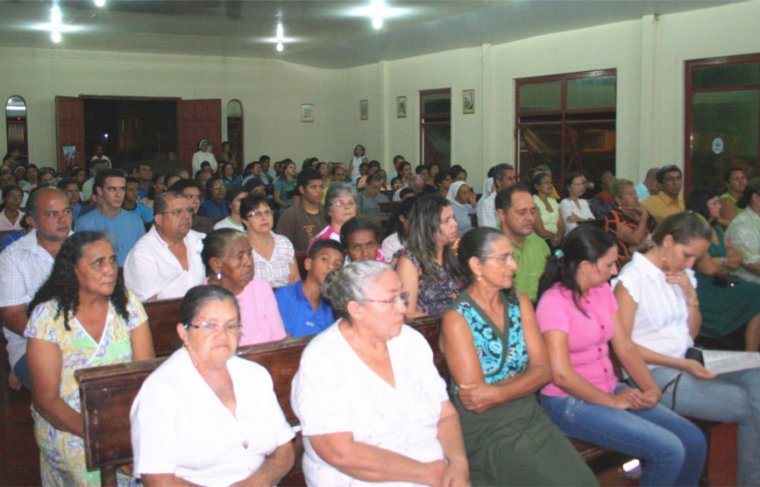 Missa de acolhida ao bispo de Tocantinópolis em 22 de maio de 2009. Foto: Cícera Maria  