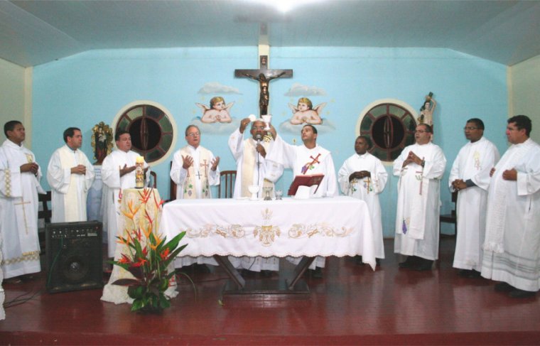 Missa de acolhida ao bispo de Tocantinópolis em 22 de maio de 2009 