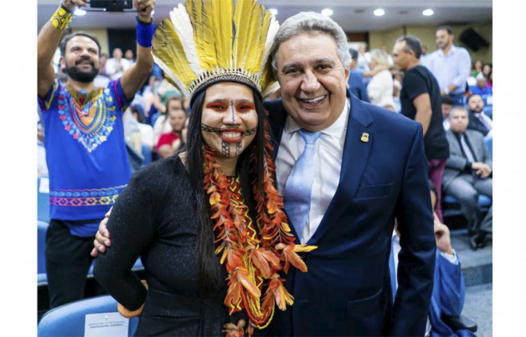 Vice-governador Laurez Moreira e a secretária dos Povos Originários e Tradicionais do Tocantins, Narubia Werreria  