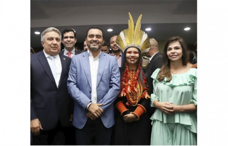 Vice-governador Laurez Moreira, governador Wanderlei Barbosa, secretária dos Povos Originários e Tradicionais do Tocantins, Narubia Werreria e a senadora Dorinha Seabra 