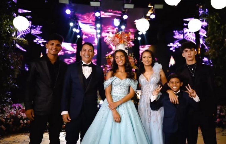 Raysa Leal e família Foto: Reprodução Instagram 
