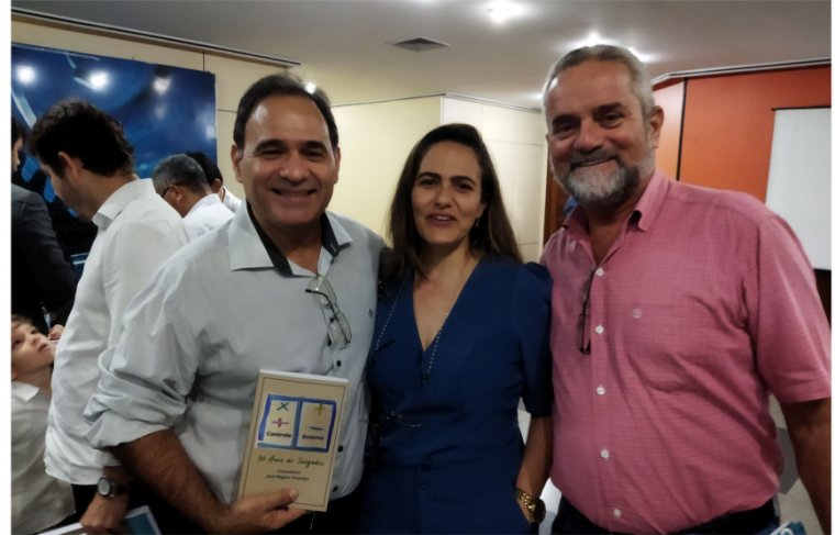 Grace Anne e Fabiano Souza (secretário da SEFAZ /ARN) e Wilton Galvão (secretario executivo do Gabinete do prefeito de ARN) Foto: CCMNC