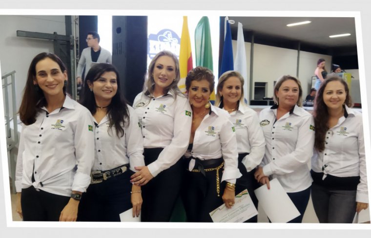 Mariana Fioravante (esq. p/ dir.) e Thaize Helena Enéias, Anakely de Fabris, Carmem Carneiro, Vivian Augusta, Cristiane Delfino e Vivian de Freitas. Foto: CCMNC