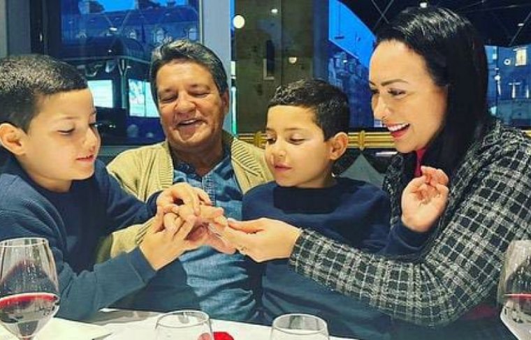 Grazielly Oliveira, Osires Damaso e os filhos Enrico e Théo 
