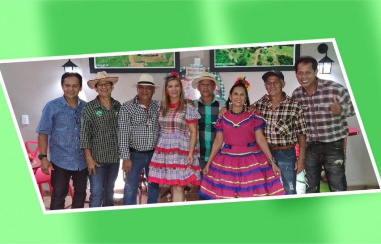 Encontro da Família Brito -Cezar Fernando Lopes Goncalves(esq. P/ dir.), Hilario, José, Antônia, Acilon, Hortência, Adão, Nilton - Foto: Álbum de Família // Arte: Cícera Maria