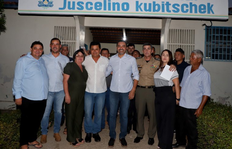 No Colégio Estadual Juscelino Kubitscheck, o chefe do executivo vistoriou as instalações internas da unidade de ensino Foto: Adilvan Nogueira / Governo do Tocantins