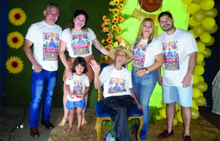 A filha Antônia, com o marido Alberto e os filhos Etienne e Diego e a neta Elis Foto: Álbum de Família