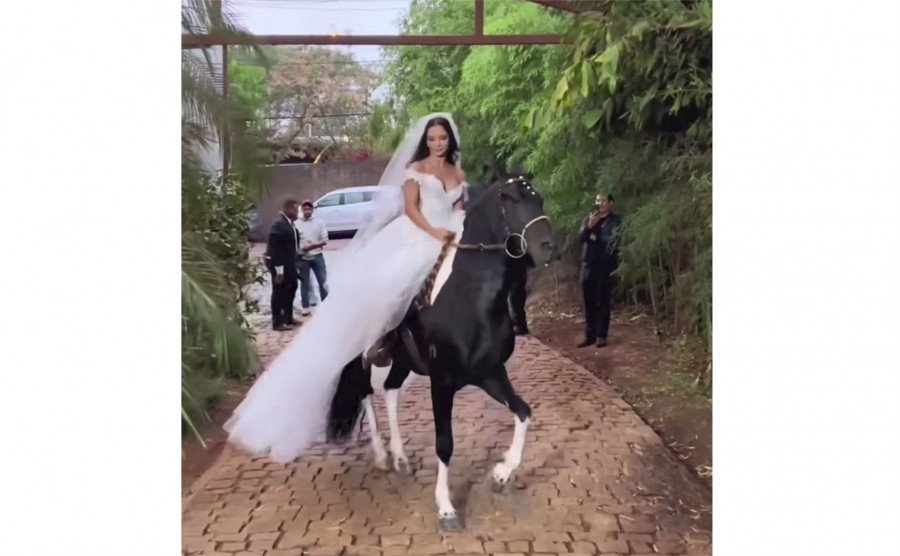 Noiva de João Bosco entra a cavalo em cerimônia de casamento lotada de  artistas